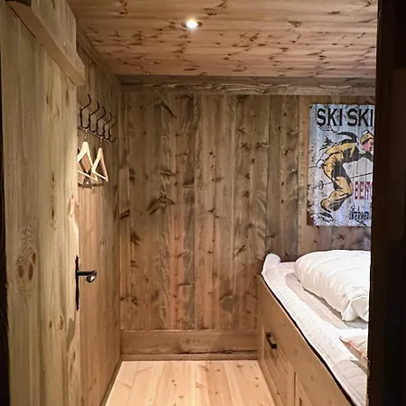 Liaplassen Mountain - *