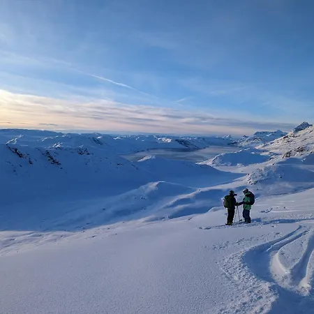 Liaplassen Mountain - *